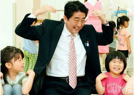 日本推新安倍蹦蹦跳首相被国民恶搞