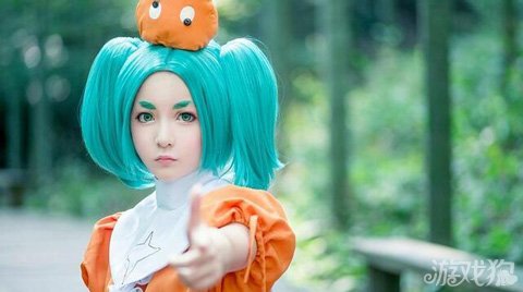 徐娇晒最新短裙COS照 网友吐槽其面瘫