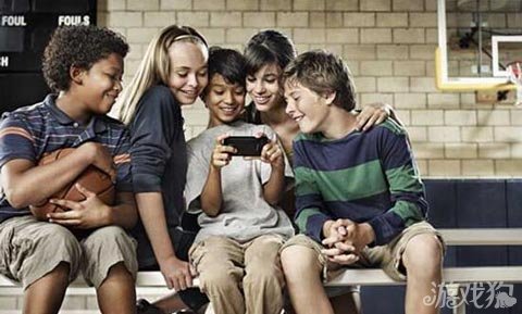 报告显示30%学生每天使用手机超过6小时