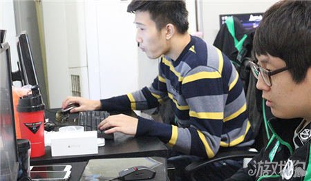 lspl死亡宣告砸键盘视频_死亡宣告砸键盘的比赛_死亡宣告比赛砸键盘视频