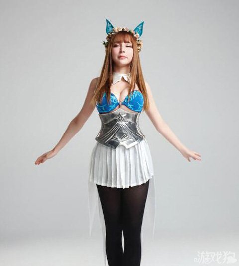 美女玩家COS性感女骑士黛莉娅图集欣赏_游戏狗新闻