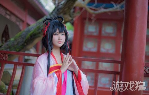 忆红莲洛天依cosplay 心悦君兮君不知