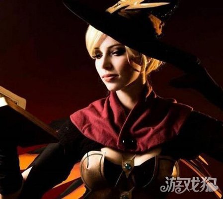 守望先锋巫女版天使COS 邪恶中带一丝性感