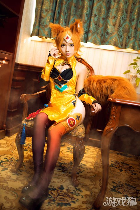 王者荣耀妲己美艳cos 我方队员1v5