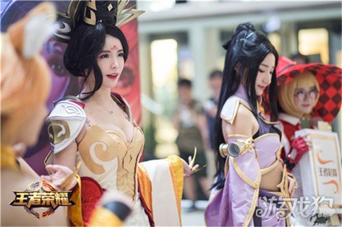 上海KFC主题餐厅 灰灰、张大仙携Coser邀你开