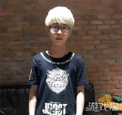 虎牙直播嗨氏荣获金浪奖 迷妹戏称最浪奖