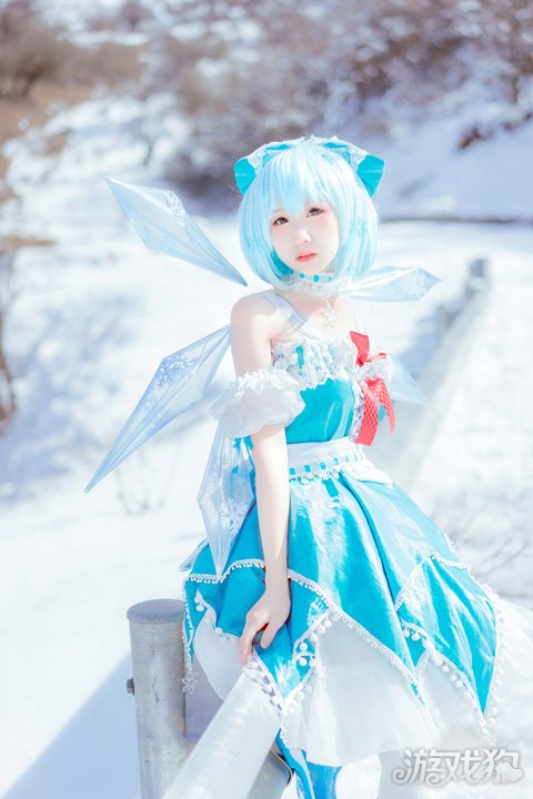 东方project琪露诺冰雪cos 恶作剧的冰之精灵_游戏狗新闻