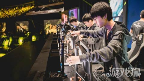 RNG遗憾负SKT无缘鸟巢 英雄联盟S7虽败仍是