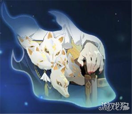 以全盛姿态归来的烬天玉藻前    手持折扇,金瞳内浓厚妖气难掩