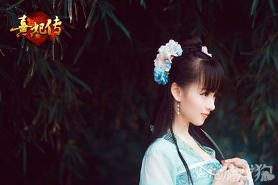 近日,由代言人曾晶cos的《熹妃傳》遊戲人物造型曝光,為女主角鈕鈷祿