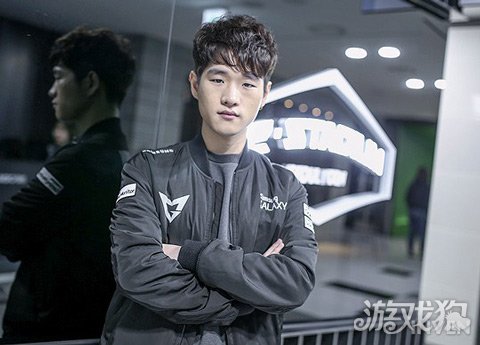 皇冠哥crown赛后采访预感不是20就被02